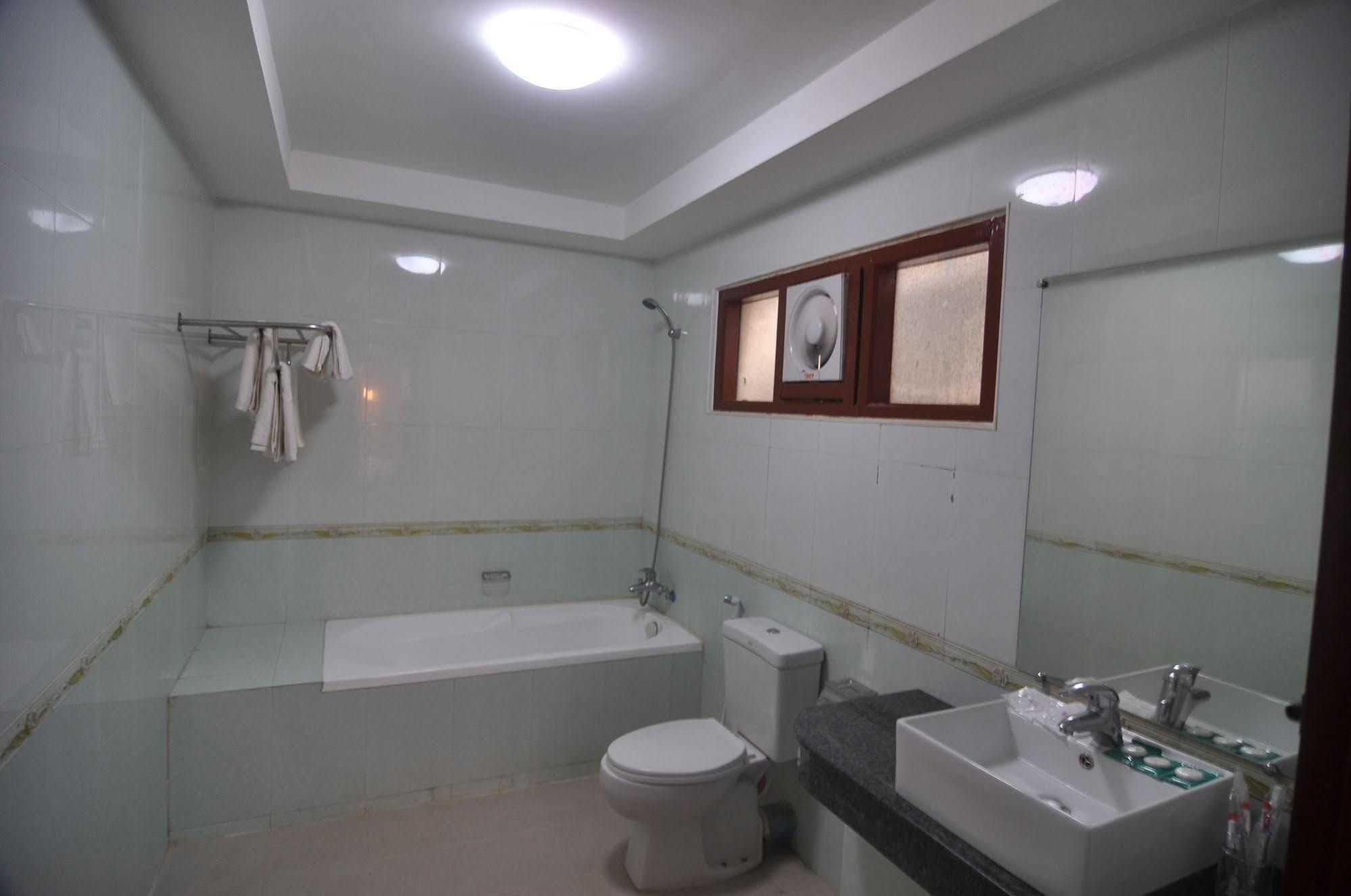 Green Land Motel Bagan Bagian luar foto