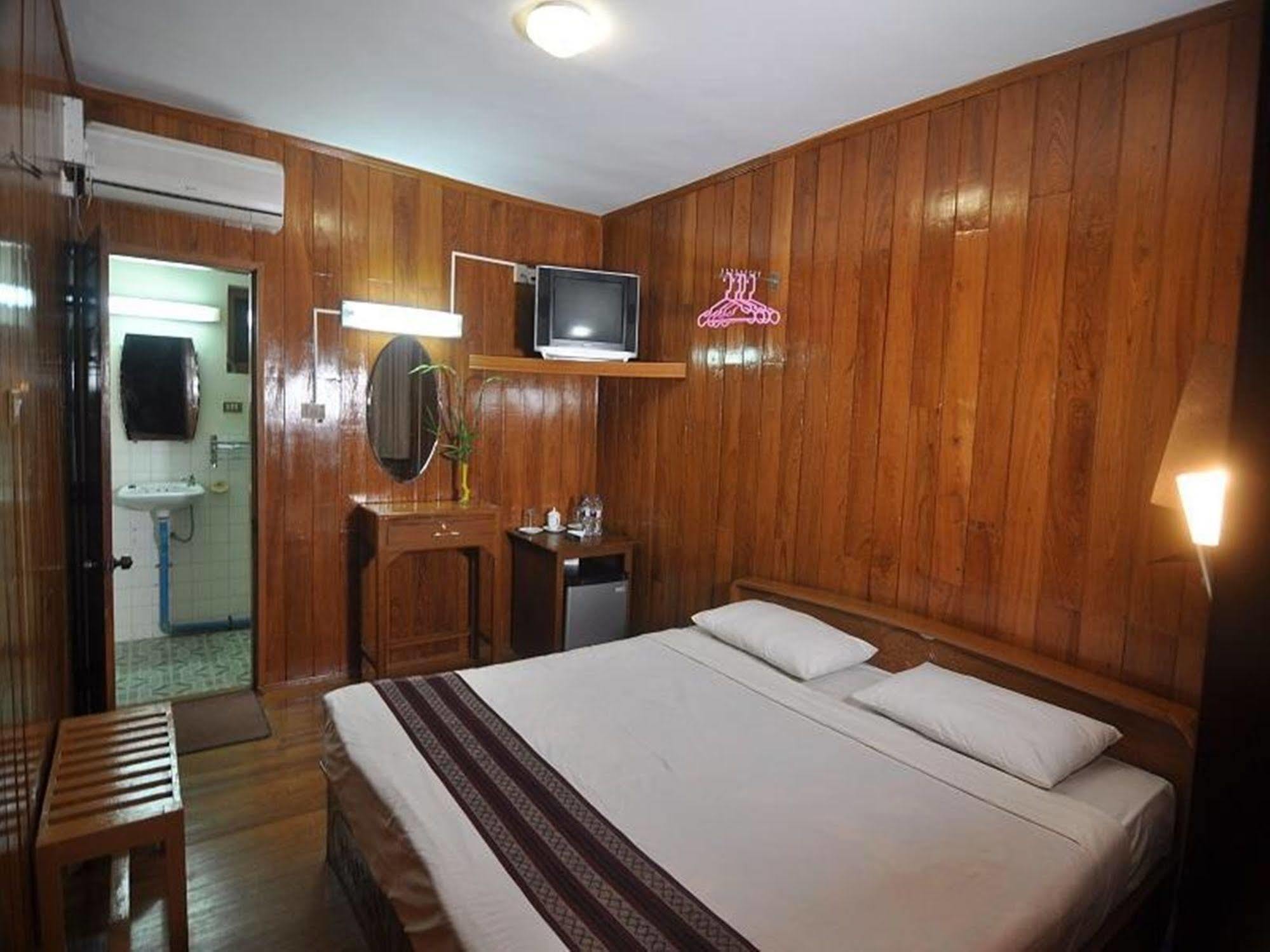 Green Land Motel Bagan Bagian luar foto